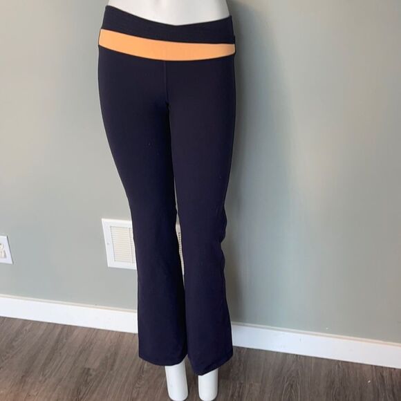 Lululemon size 6 Astro pants - Picture 1 of 2